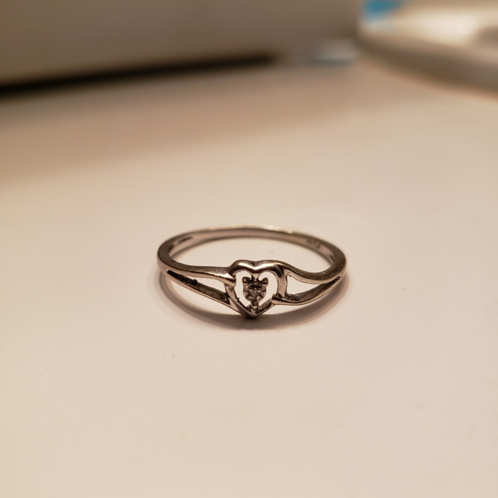 White gold ring with heart and diamond